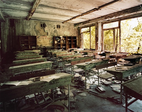  - Jane-and-Louise-Wilson-Atomgrad-Nature-Abhors-a-Vacuum-2010-classroom