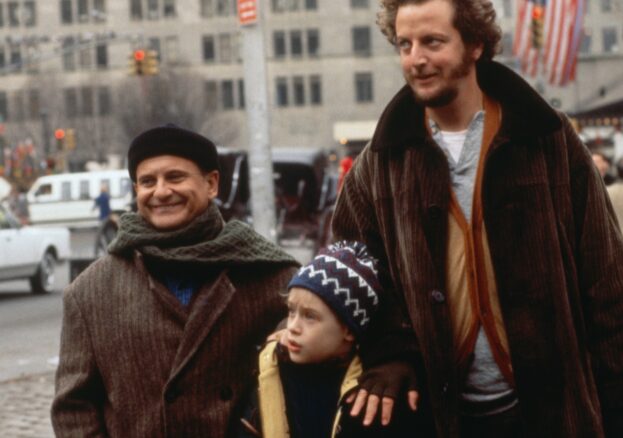 The wet bandits and Kevin McAllister walk through the streets of New York.